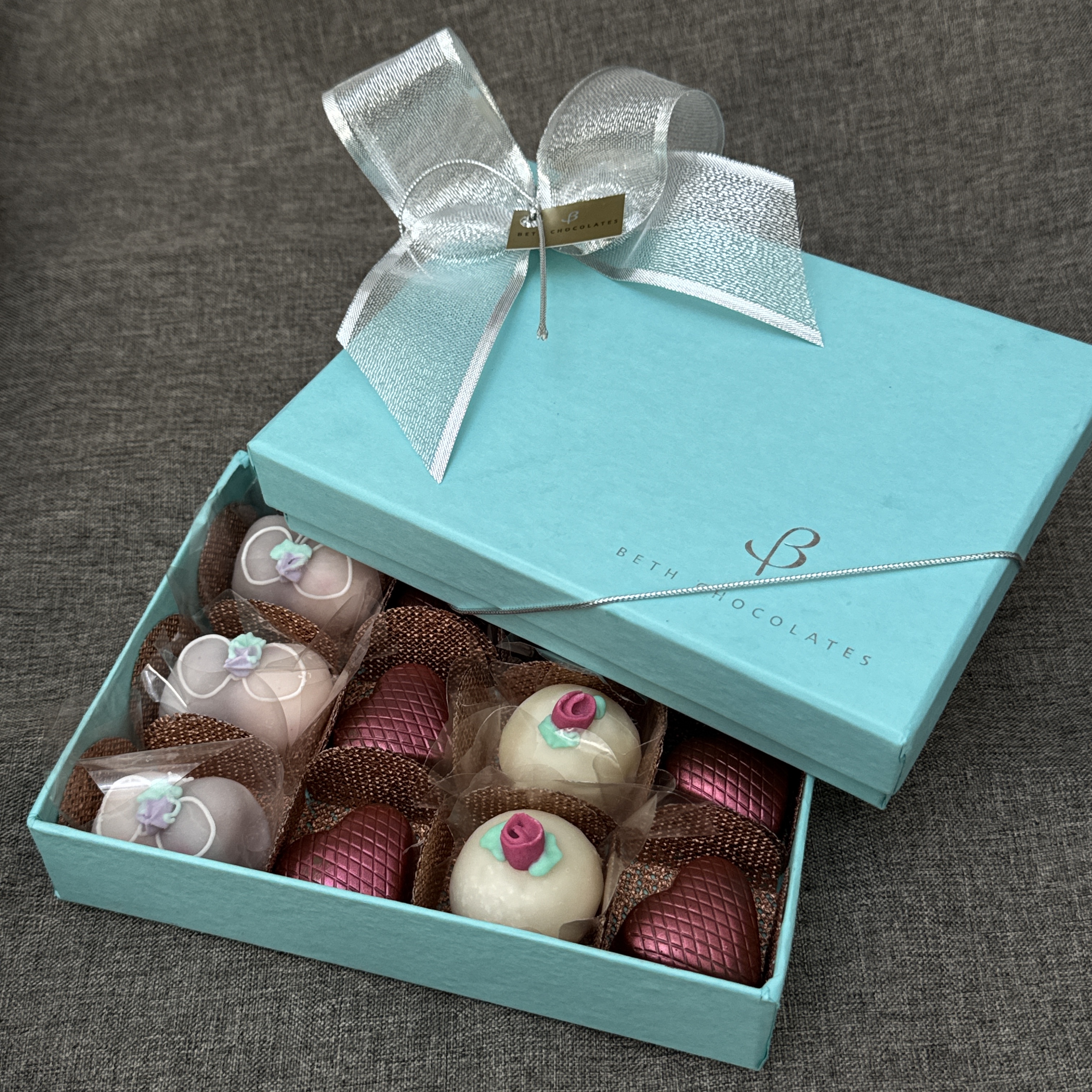 CAIXA FONDANT E BOMBONS 12 UNIDADES