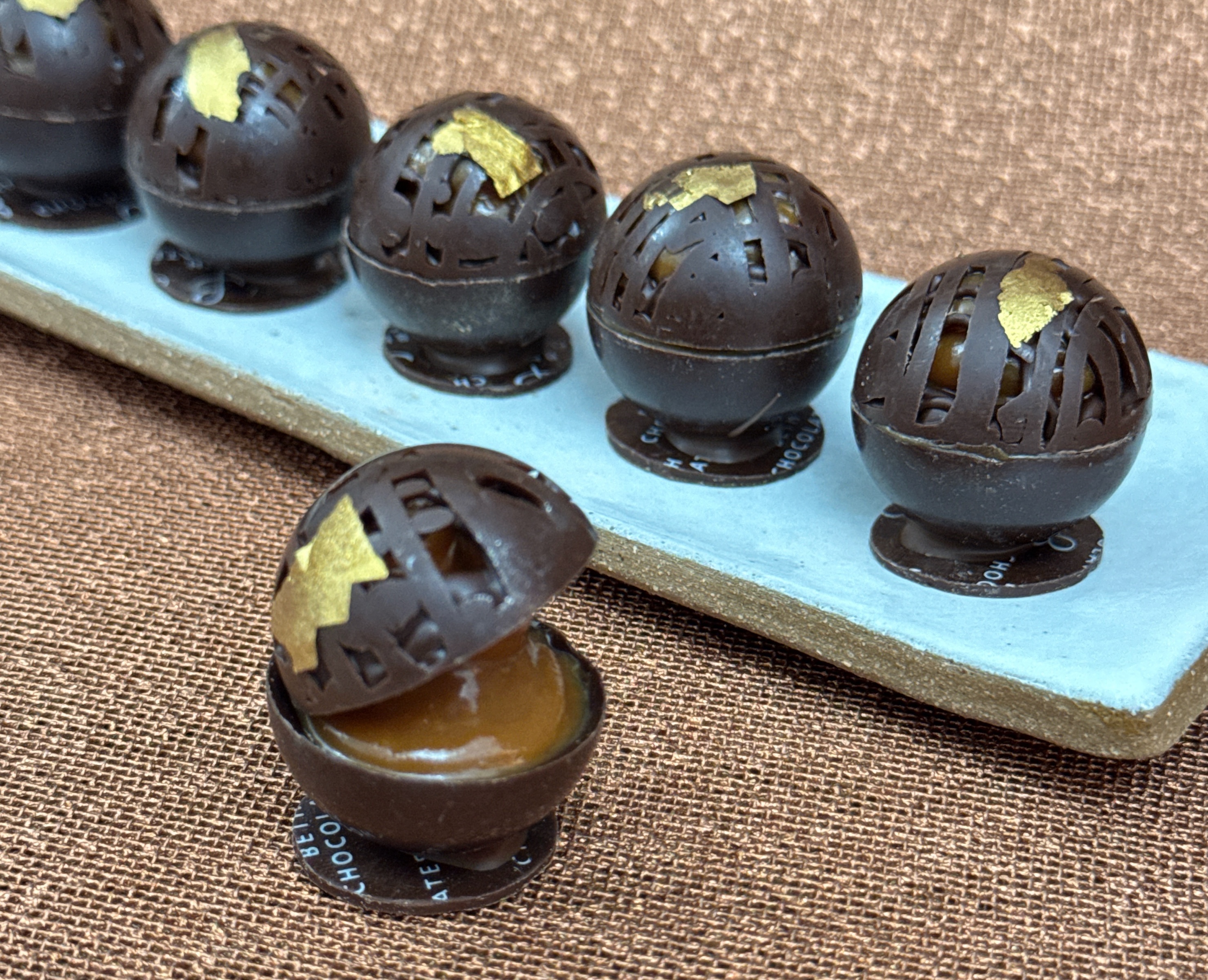 ESFERA RENDADA OURO