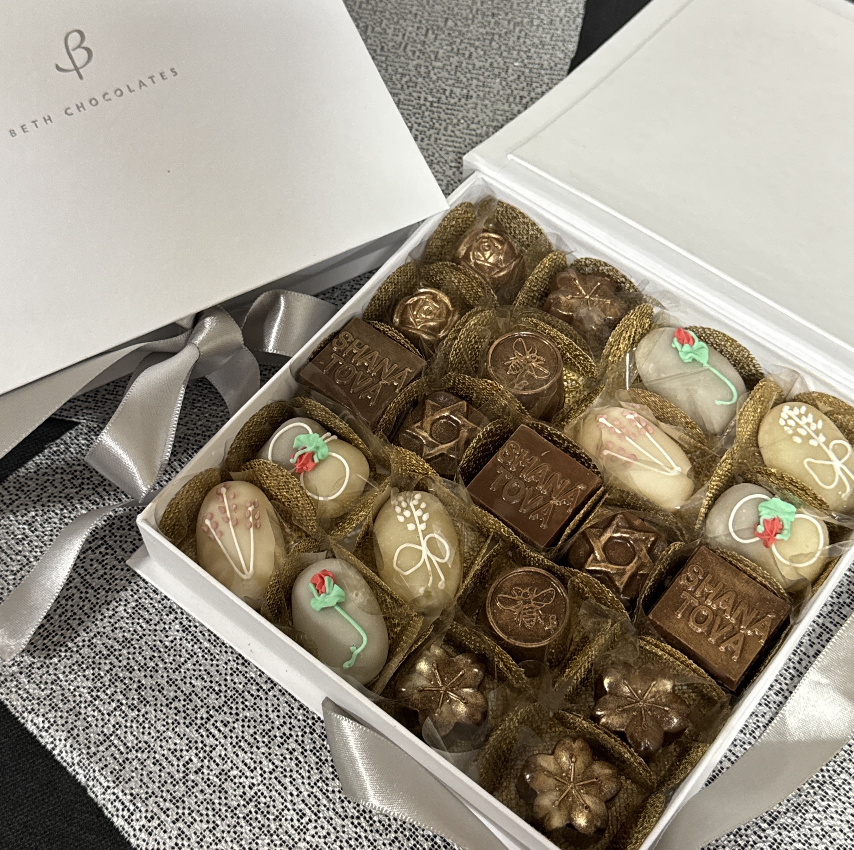 CAIXA 21 BOMBONS E FONDANTS